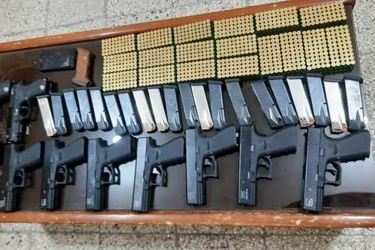 کشف ۱۰ قبضه سلاح جنگی در زنجان
