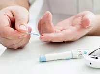 قیمت نوارهای کنترل قند خون ایرانی در یکسال گذشته ۴ برابر و نوارهای خارجی ۷ برابر شده است/ ویدئو