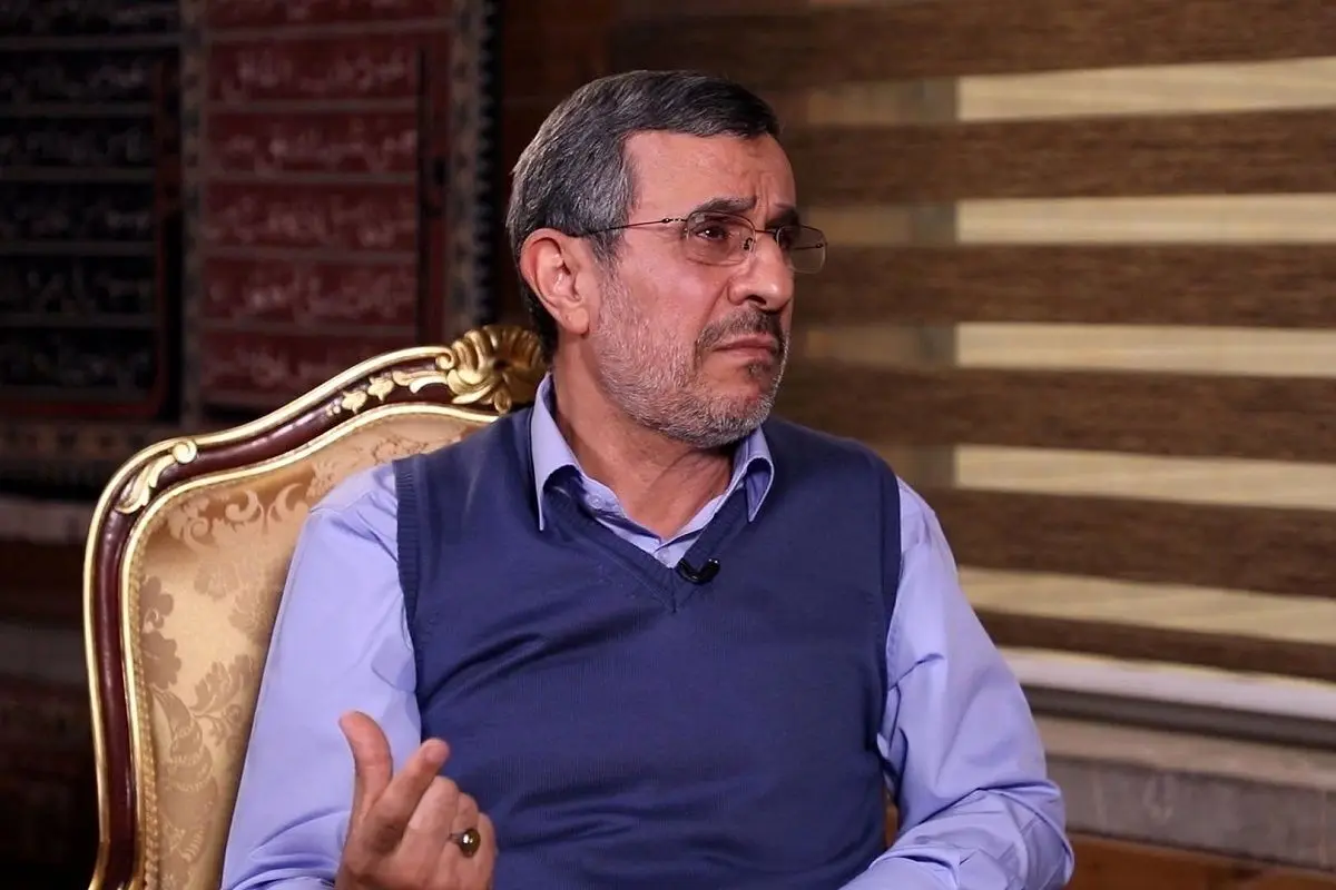 حضور احمدی‌نژاد در مراسم ترحیم رییس جمهور و همراهان/ عکس