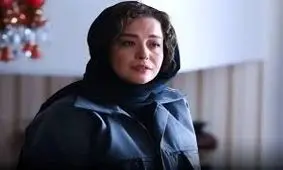 فرار مهراوه شریفی نیا از دوربین عکاسان در مراسم ختم/ ویدئو