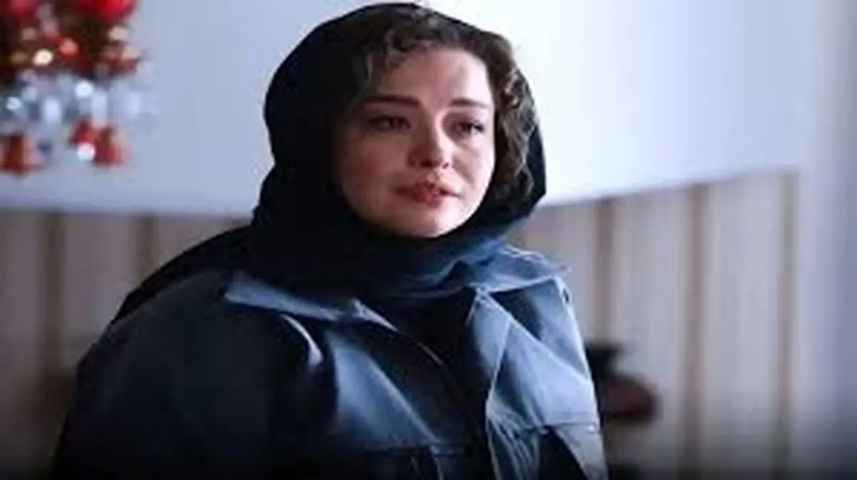 فرار مهراوه شریفی نیا از دوربین عکاسان در مراسم ختم/ ویدئو