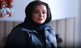 فرار مهراوه شریفی نیا از دوربین عکاسان در مراسم ختم/ ویدئو