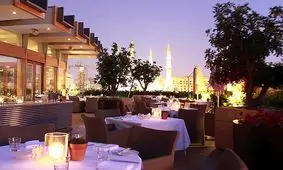 جوجه‌ کباب در ساحل بیروت؛‌ ۷۵۰هزار تومان