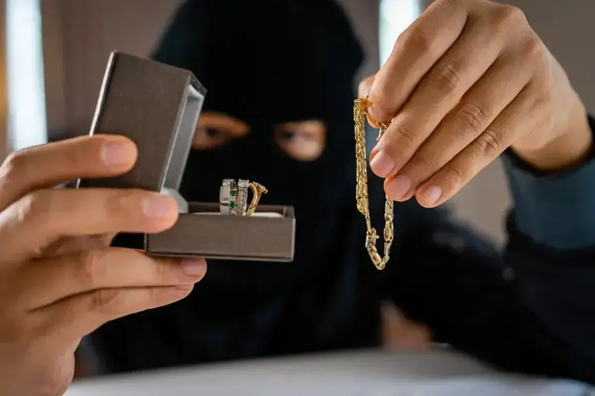 طلا هدف اصلی سارقان منزل! / چگونه جلوی سرقت طلا را بگیریم؟


