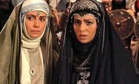 سفر به تاریخ؛ «عمره و ناریه، همسران مختار» (سریال مختارنامه) در یک مراسم در کنار هم؛ سال 1390