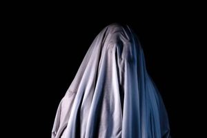 خرافات شیک؛ احضار روح و فرشته نگهبان فقط ۷/۵ میلیون!/ ویدئو

