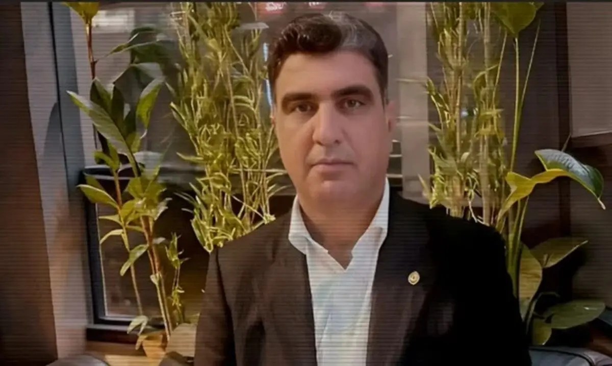 پهلویست‌ها و رجویست‌ها در تجمع ۲۰۰‌ نفرۀ مشهد به جان هم افتادند/ رضا پهلوی هم مدافع خسرو علیکردی شد