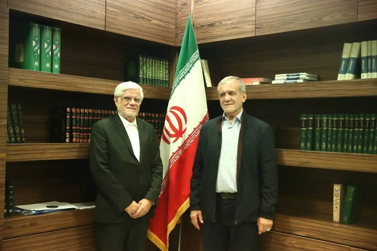 مهمترین چالش‌هایی که از دولت قبل برای پزشکیان به ارث رسیده است/ نقد‌ها به سن و سال عارف به جا است، اما او ستعداد بالایی در حل تعارضات دارد

