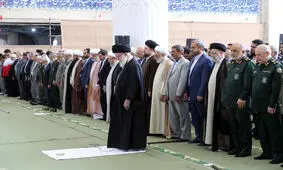 نماز عید سعید فطر به امامت رهبر انقلاب اقامه شد

