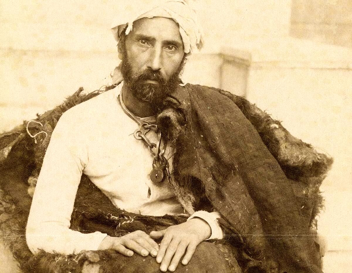 داستان یک قتل سیاسی؛ ترور «شاه» در زیارت توسط «رضای شاه شکار»/ عکس