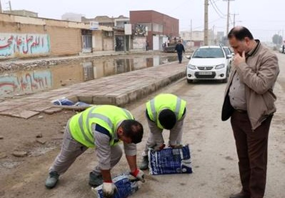 استفاده از آسفالت سرد در لکهگیری و بهسازی معابر سطح شهر اهواز