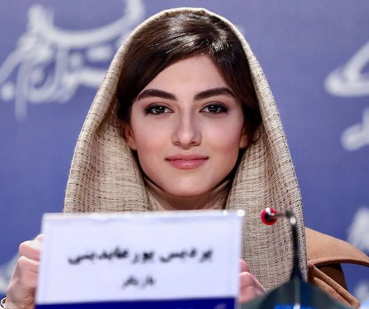 شباهت خانم بازیگر به خواهرش