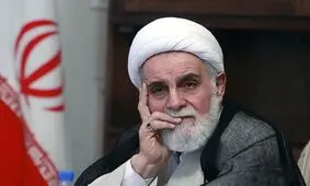  خبرنگار مشهور زن در حال مصاحبه با ناطق نوری در روز انتخابات ریاست جمهوری ۷۶/ عکس