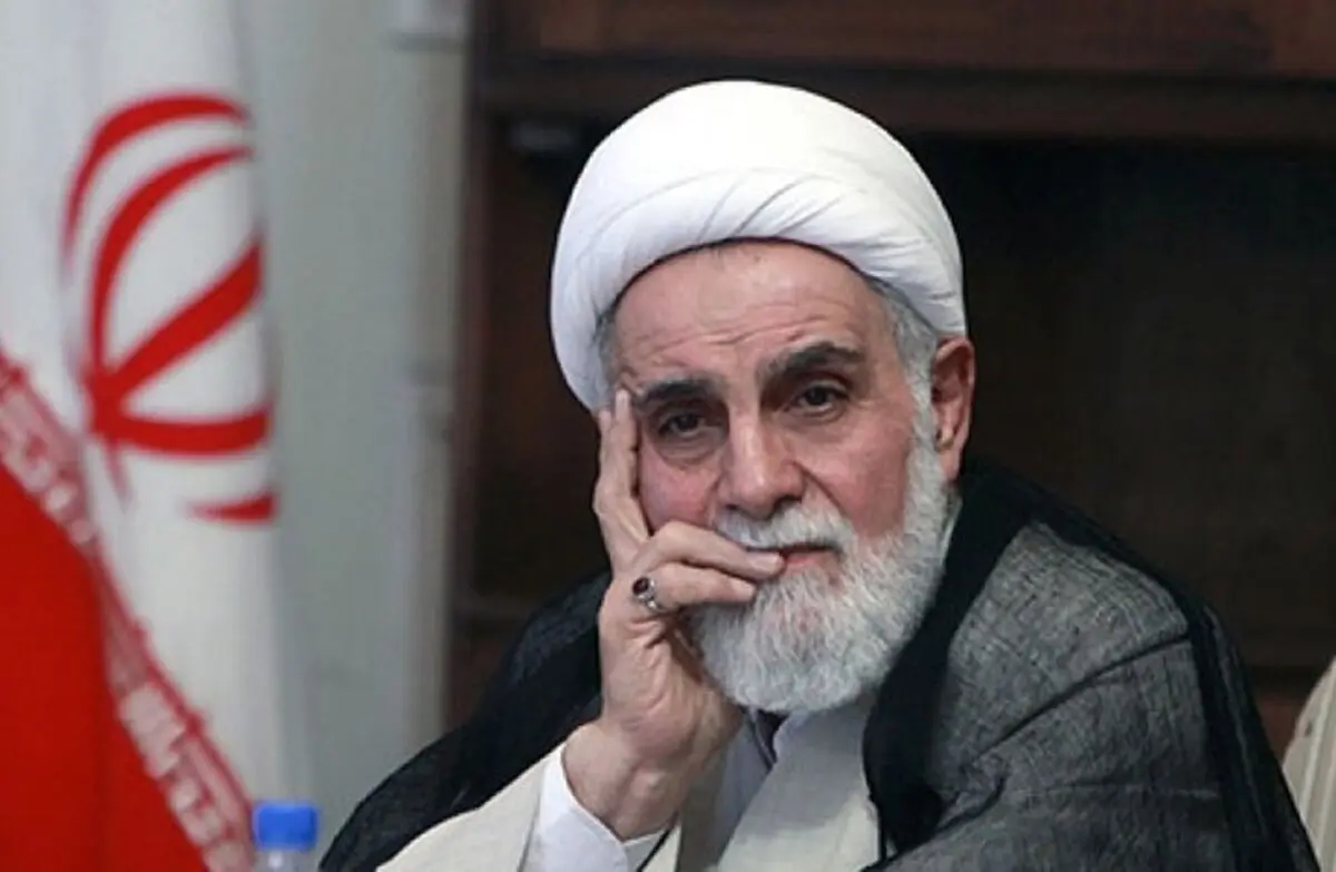  خبرنگار مشهور زن در حال مصاحبه با ناطق نوری در روز انتخابات ریاست جمهوری ۷۶/ عکس