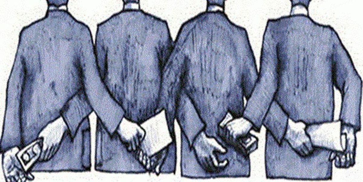 فساد در جمهوری اسلامی سیستماتیک نیست/ لباس سفید است که آلودگی را نشان میدهد