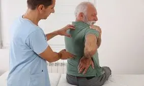 ایستادن طولانی و نشستن نادرست از علل بروز آرتروز و دیسک کمر