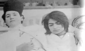 سفر به تاریخ؛ عکس یادگاری «دستۀ زنان مطرب» در دوران قاجار