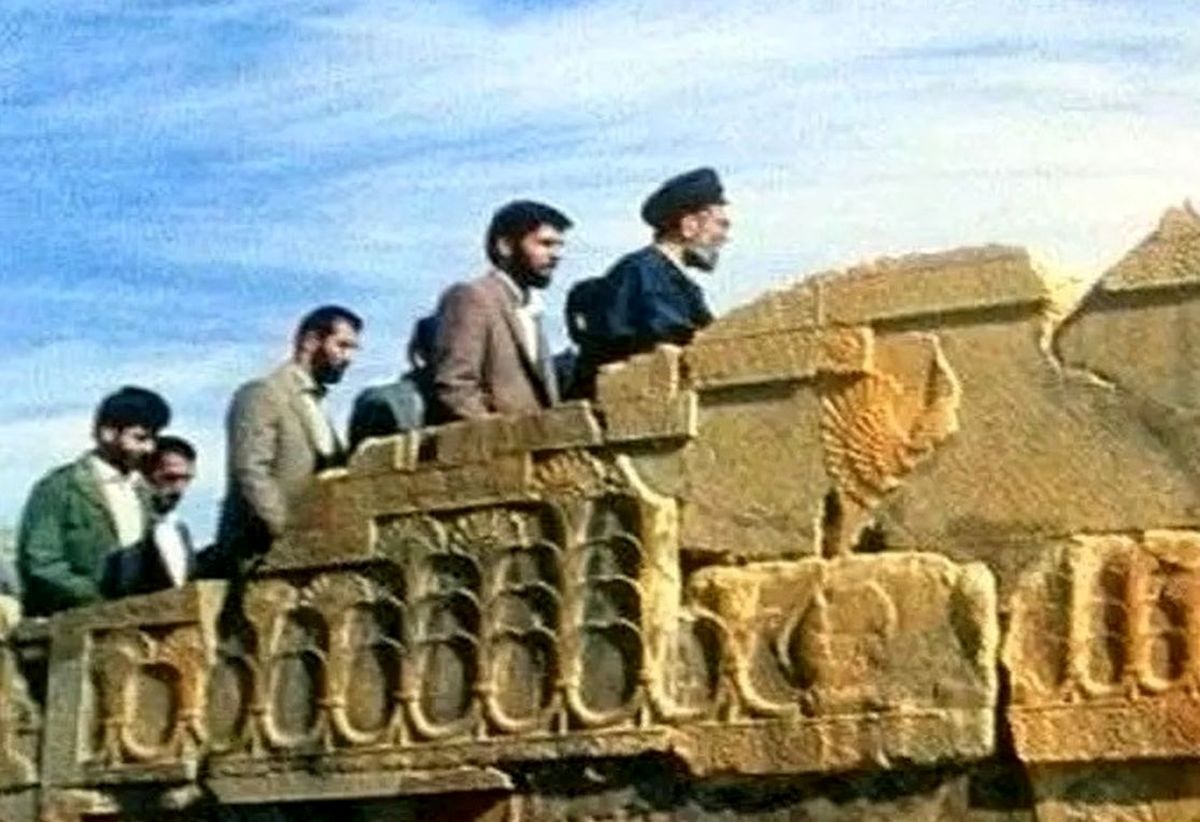  سفر به تاریخ؛ «رهبر انقلاب» در بازدید از «تخت جمشید»؛ سال 1367/ تصاویر 