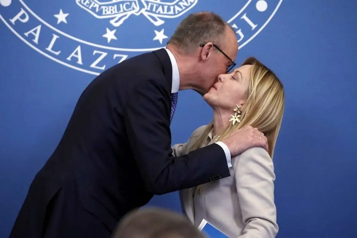 بوسه‌ای روی روان ترامپ | تغییر محور اتحاد اروپا چه معنایی دارد؟