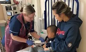 پسری ۳ ساله اولین دریافت‌کننده ژن‌درمانی برای درمان یک بیماری مرگبار شد