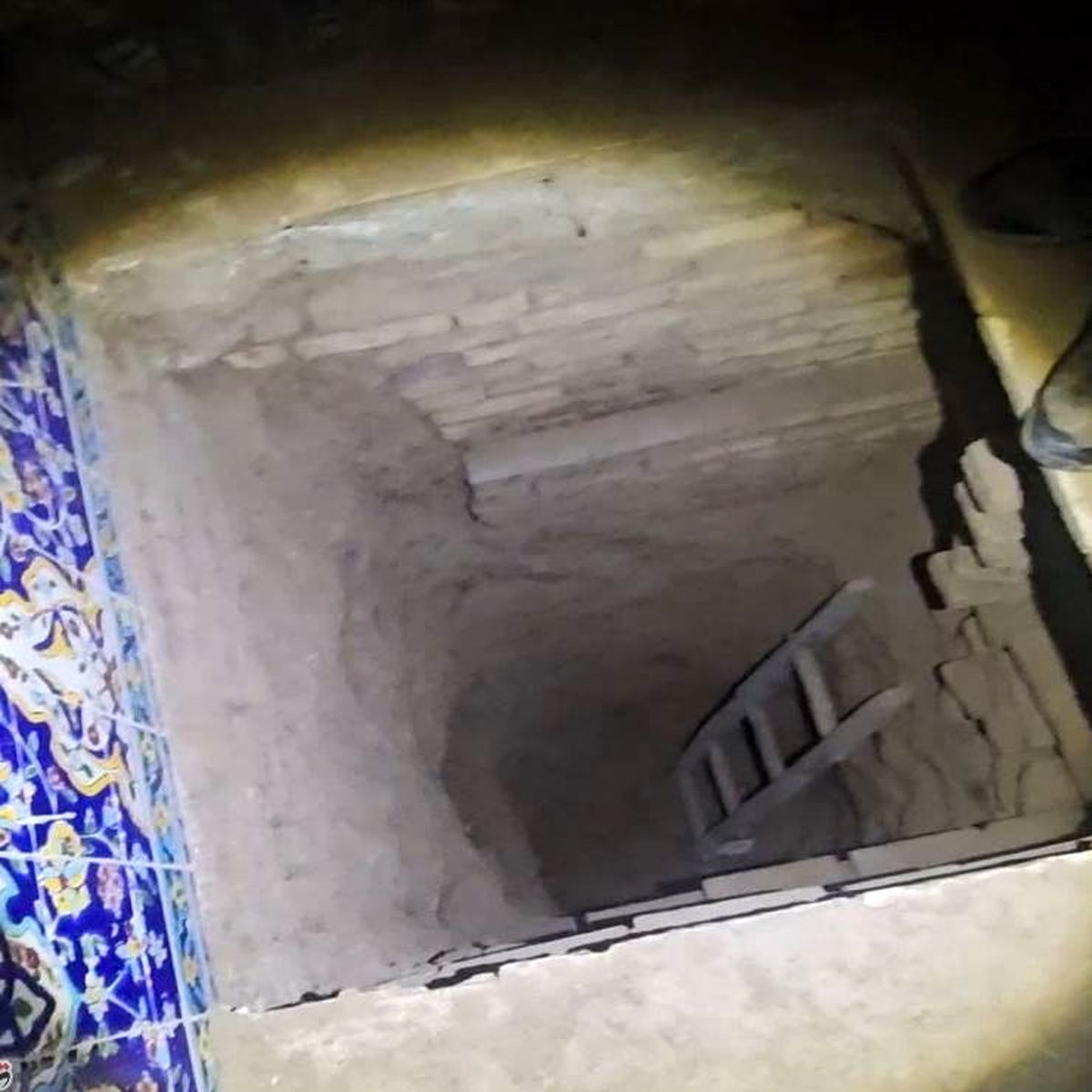 حفاری مخفیانه در امامزاده عبدالله چگونه ممکن شد؟