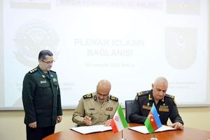ایران و جمهوری آذربایجان سند همکاری‌های نظامی و دفاعی امضا کردند

