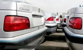 خودروسازان حتی با وجود کاهش قیمت دلار، قیمت‌ها را افزایشی کرده اند