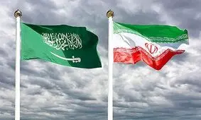 پایین آمدن تابلوی آیت‌الله نمر از خیابان محل کنسولگری عربستان در مشهد/ عکس

