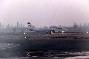 مه غلیظ و کاهش دید افقی در فرودگاه بین‌المللی مشهد/ ویدئو
