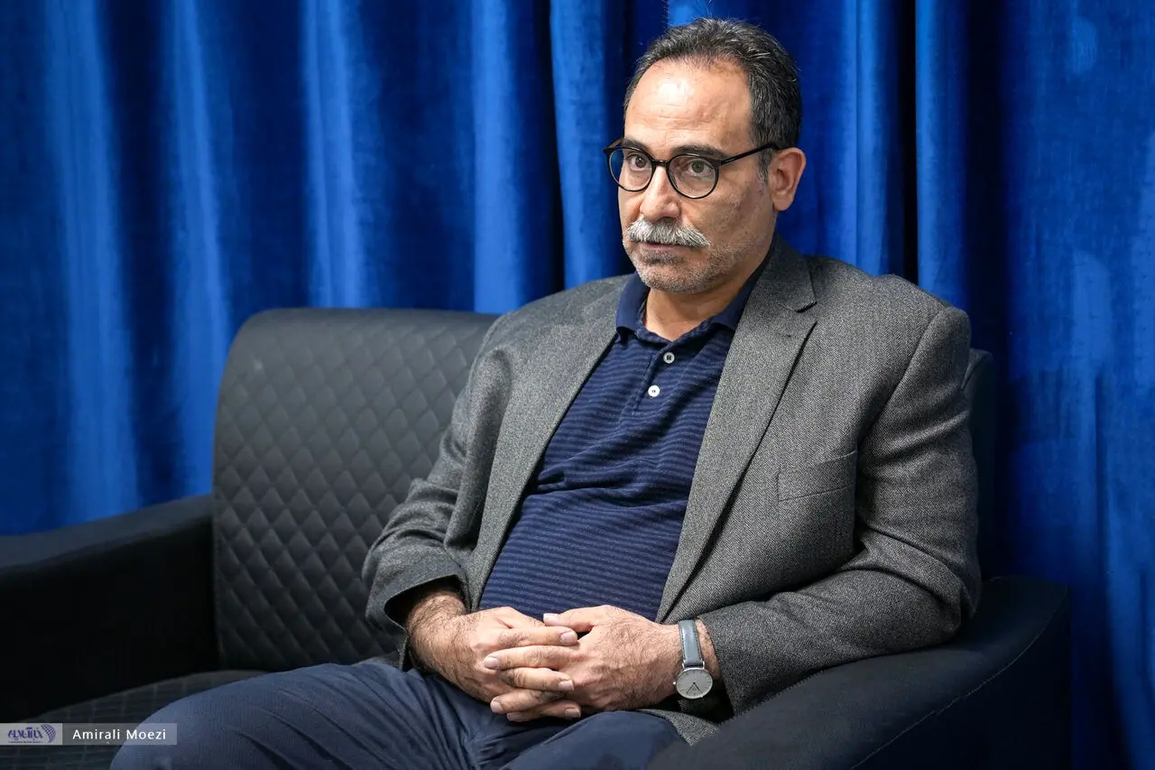 ما جایگاه‌مان را در خاورمیانه از دست داده‌ایم/ بازار هنر دنیا هم‌اکنون متمرکز بر جنبش‌های هنری عراق است/ حاضر نیستم گبه را با فرش دوره صفوی عوض کنم