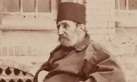 سفر در زمان؛ «خزانه‌دار ناصرالدین شاه» سوار بر «ویلچر» در حیاط قصر