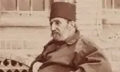 سفر در زمان؛ «خزانه‌دار ناصرالدین شاه» سوار بر «ویلچر» در حیاط قصر