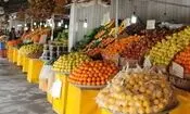 سفر در زمان؛ تصویر جالبی از یک مغازه میوه‌فروشی در قم در دهۀ 60 