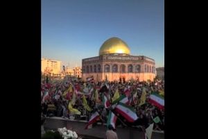 شعار «حیدر حیدر» جمعیت عظیمی از مردم در میدان انقلاب تهران/ ویدئو