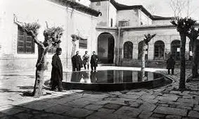 سفر به عصر قاجار؛ از «حرکات ورزشی در باران» تا «نمایش بندبازها»