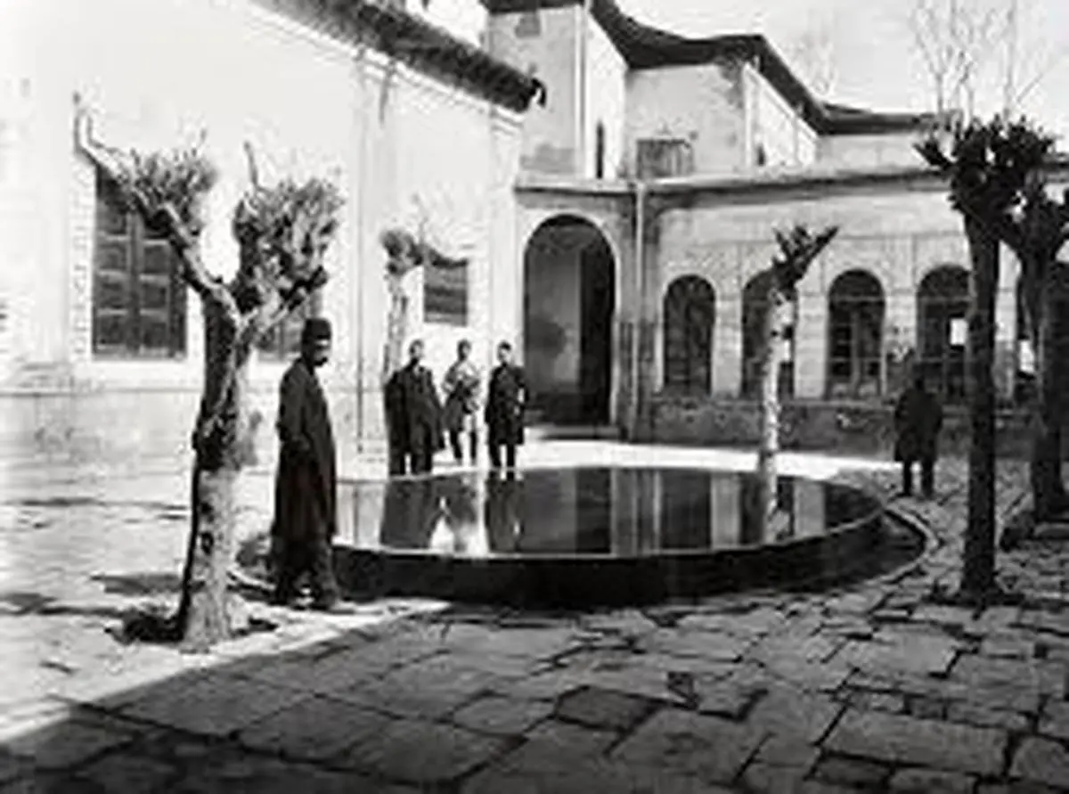 سفر به عصر قاجار؛ از «حرکات ورزشی در باران» تا «نمایش بندبازها»