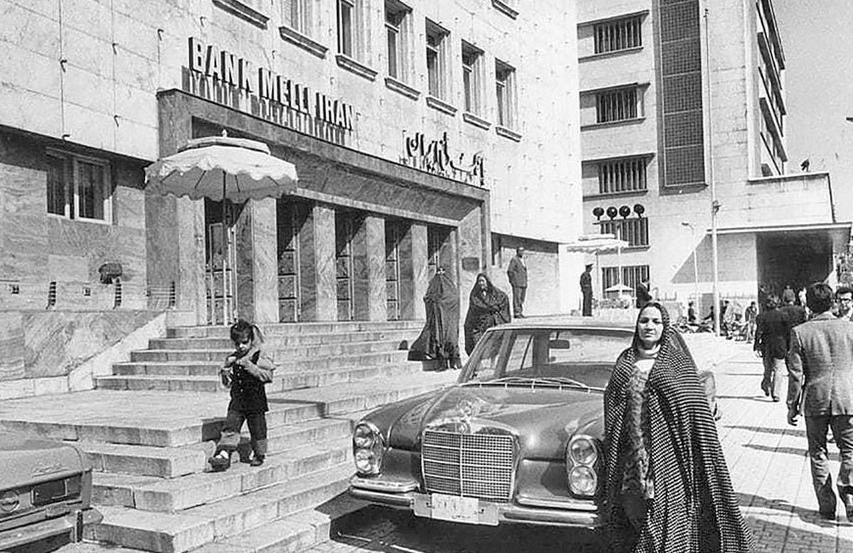 مدیریت کلیه بانک های خصوصی به عهده دولت قرار گرفت/ عکس