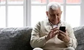 محققان: سالمندانی که از گوشی هوشمند استفاده می‌کنند، کمتر به زوال شناختی مبتلا می‌شوند