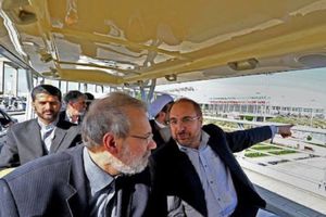 بیشتر کسانی که ثبتنام کردند می خواهند خودی نشان بدهند / اصولگرایان وزنه سنگینی در انتحابات ندارند / لاریجانی از قالیباف جلوتر است