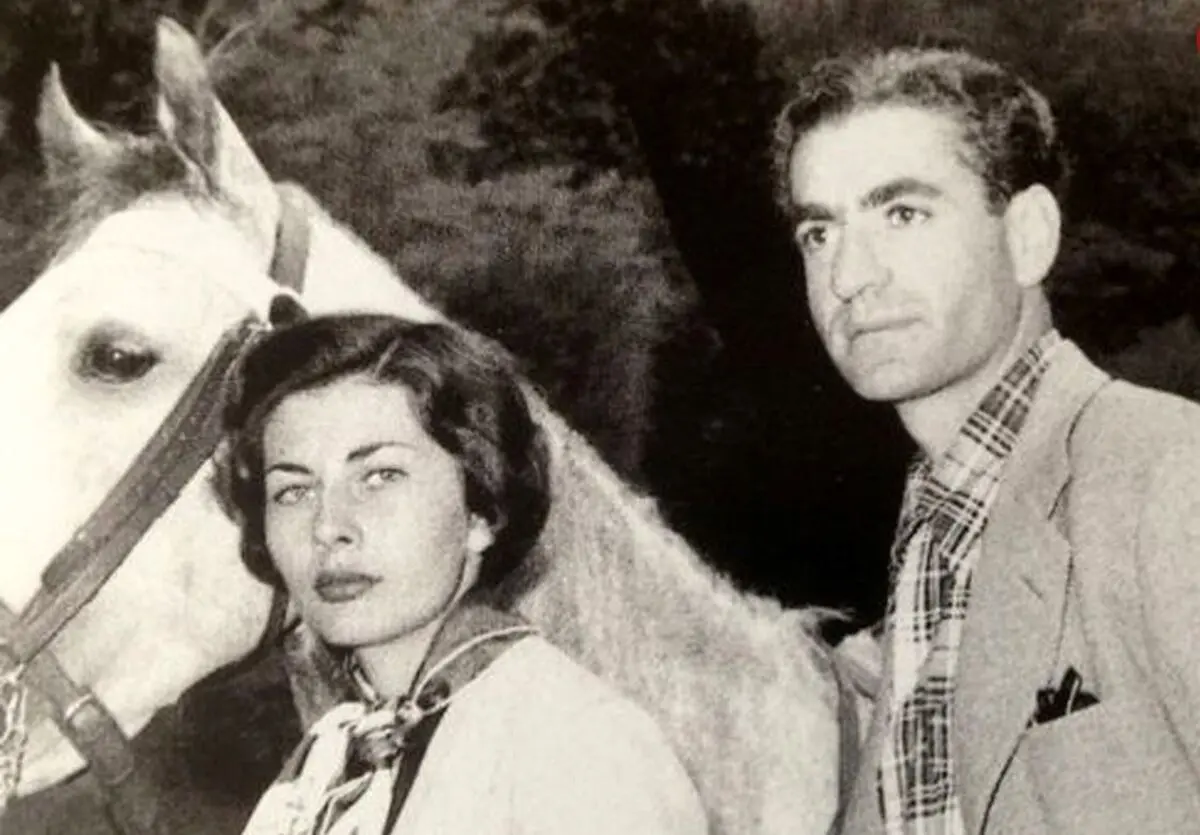 سفر در زمان؛ «محمدرضا پهلوی و ثریا، همسر دوم اش» در یک مراسم؛ دهه 30 