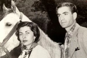 سفر در زمان؛ «محمدرضا پهلوی و ثریا، همسر دوم اش» در یک مراسم؛ دهه 30 