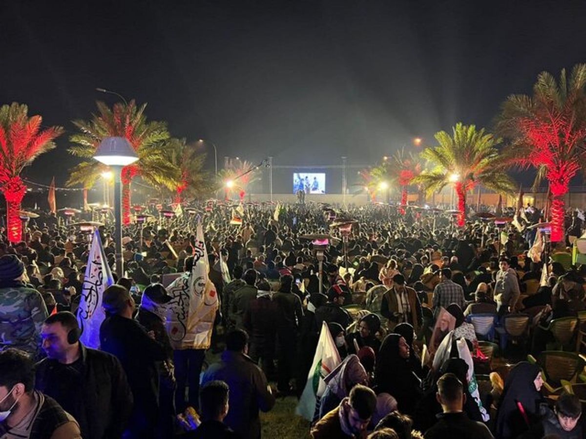 تظاهرات گسترده در نزدیکی فرودگاه بغداد به مناسبت سالروز شهادت سردار سلیمانی و المهندس