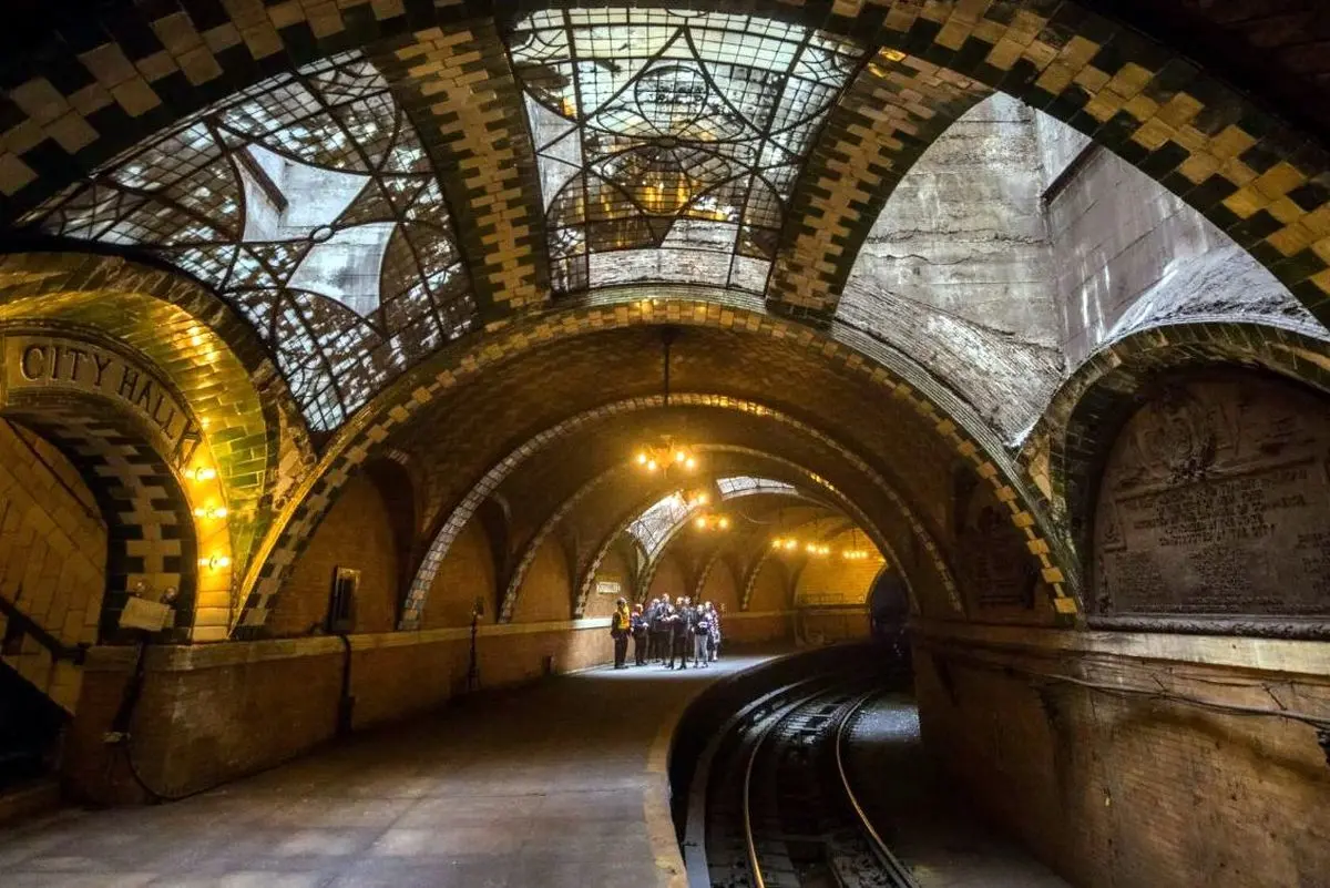 تحلیف زهران ممدانی در یک ایستگاه مترو متروکه!