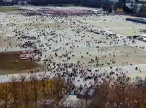 طرفداران پهلوی به‌خاطر باران تجمع مونیخ را ترک کردند/ ویدئو