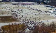 طرفداران پهلوی به‌خاطر باران تجمع مونیخ را ترک کردند/ ویدئو