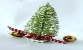 ساخت درخت کریسمس با وسایل دور ریختنی