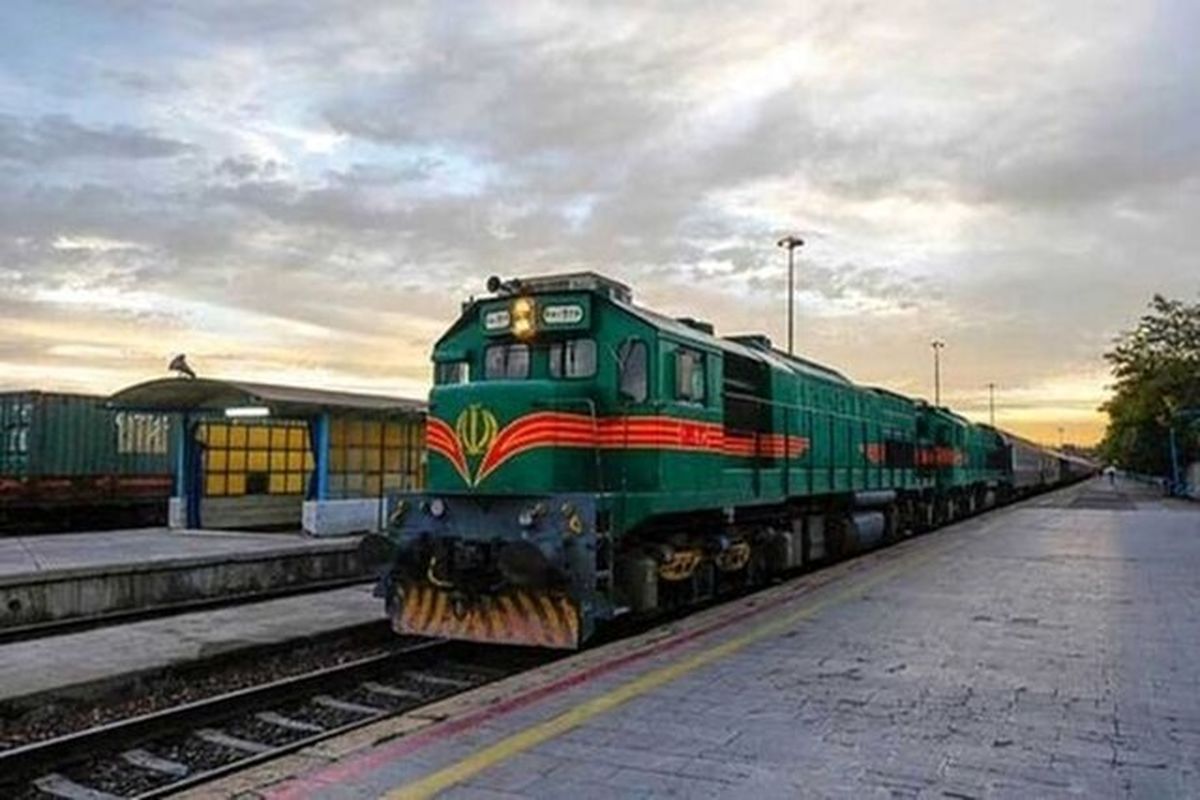  برخورد قطار با عابران کنار ریل در کاشان 