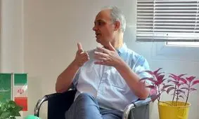 زیدآبادی: در ۵۸ سالگی عاشق بازجویم شدم/ گاندی و ماندلا هم که خشونت‌پرهیز بودند، عاشق زندانبانشان بودند!

