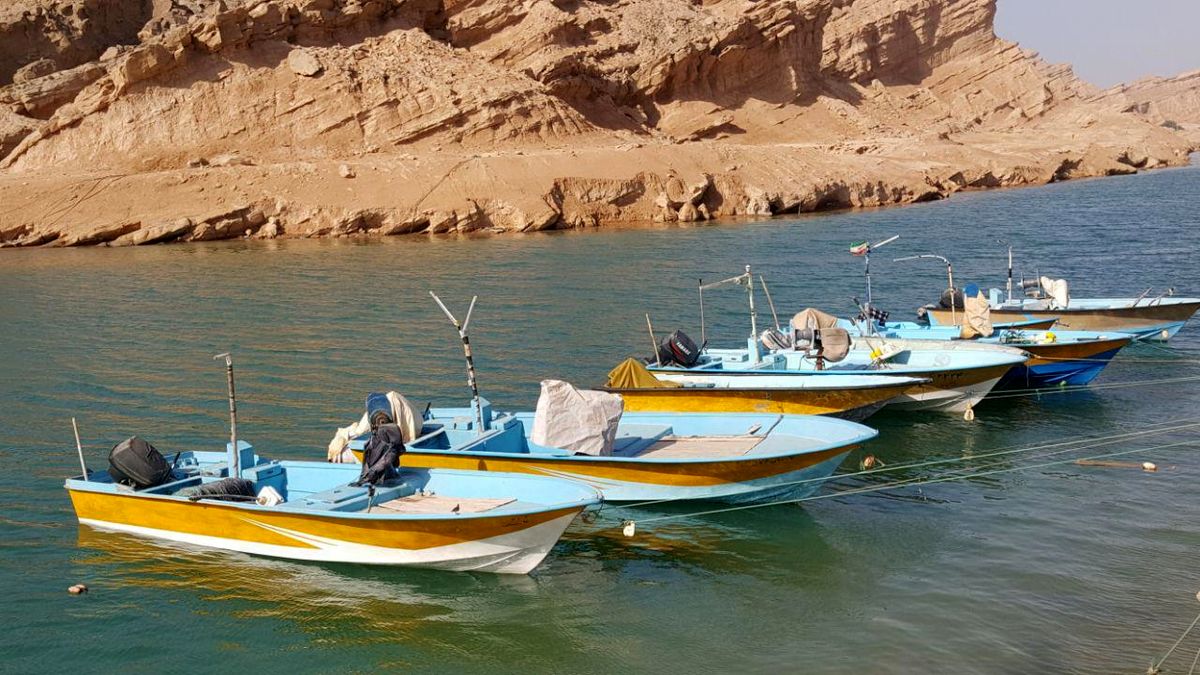توقیف ۳۰ فروند شناور صیادی غیر مجاز در آب‌های هرمزگان