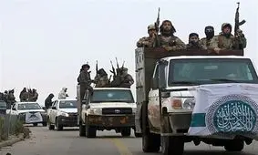 نماد گروه تروریستی داعش بر روی لباس تروریست های تحریر الشام/ عکس